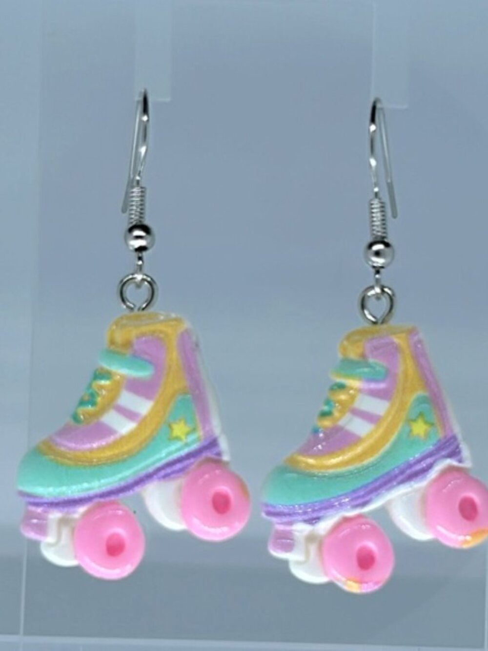 Stylish Resin Cartoon Roller Skates Pendant Earrings Fashion Jewelry - Picture 3 of 3